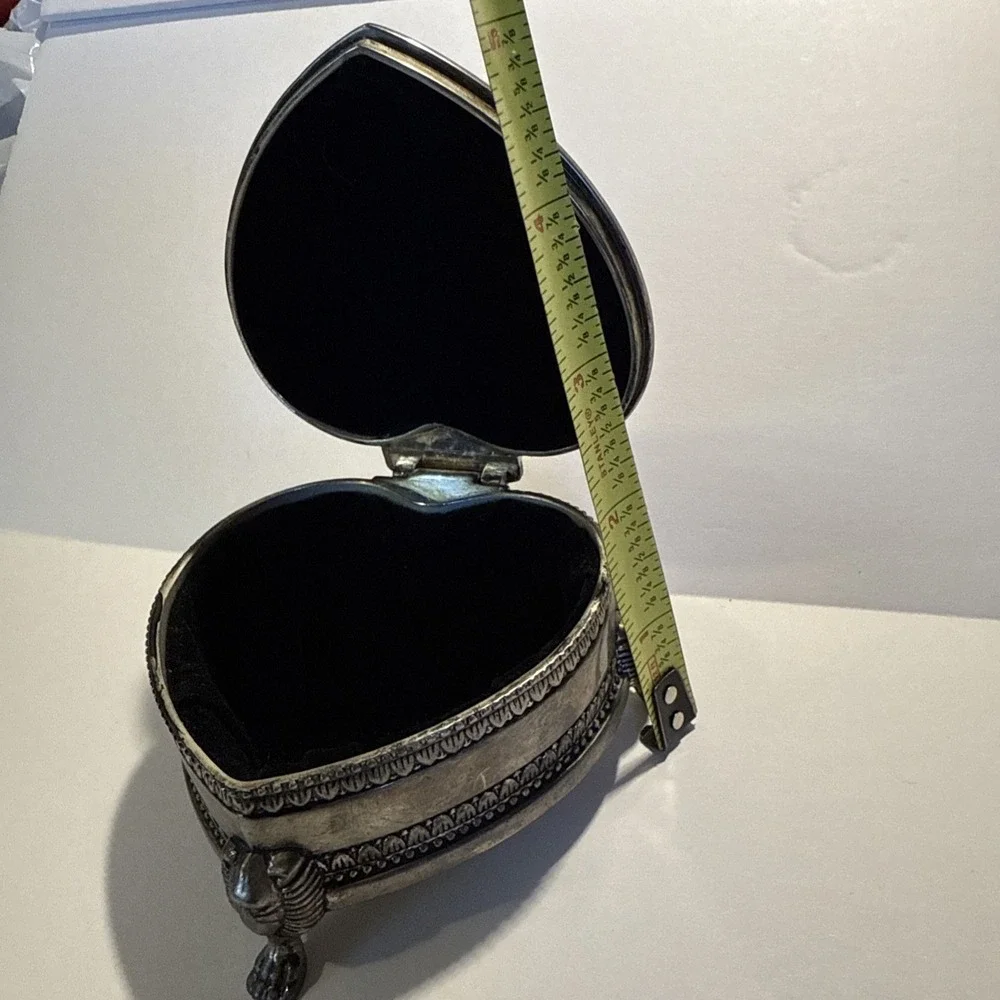 Vintage Victorian-Style Heart Jewelry Box Silver-Tone Lion Head Feet‎ 4